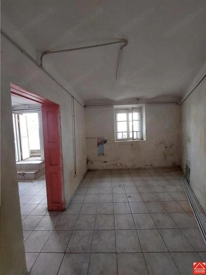 Casa cu spatiu comercial, zona Intim - 6