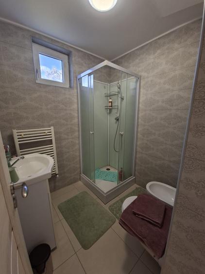 Apartament cu 3 camere semidecomandat în Micro 19