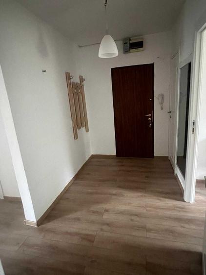 Apartament cu 3 camere decomandat în Apărătorii Patriei
