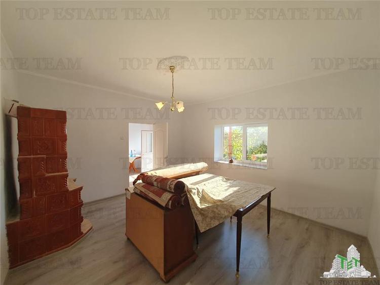 Colt de rai la tara doua case renovate cu baie, livada si vita de vie - 2