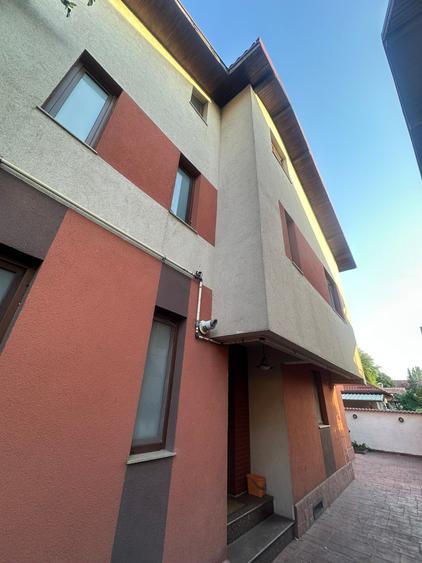 Casa p+1 + mansarda, 240mp utili, mobilata complet,singur curte, locuri parcare - 1