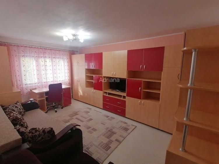 Închiriere apartament 2 camere, decomandat, etaj intermediar, centrala termica Închiriere apartament 2 camere, decomandat, etaj intermediar, centrala termica