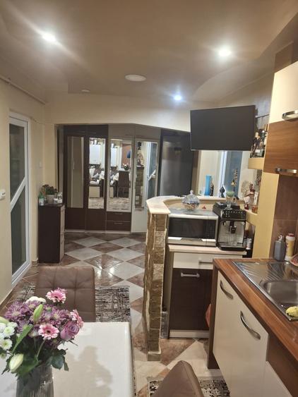 CET , 2 camere decomandat etaj 1 - 2