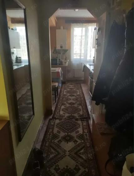 Apartament ultracentral, Pia?a Revolu?iei, etaj 1, decomandat - 2