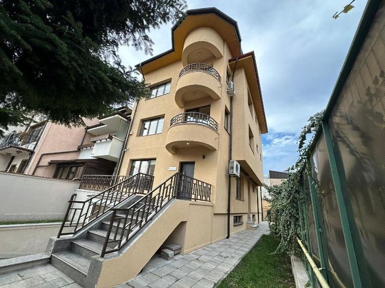 Vand imobil 485 m2 zona domenii parcul ciresari vis a vis Arcadia - 1