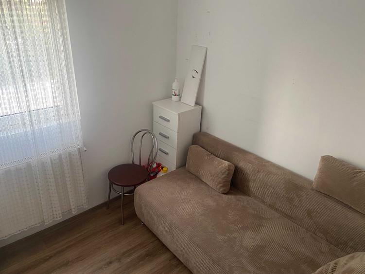 Apartament cu 3 camere semidecomandat în Sud