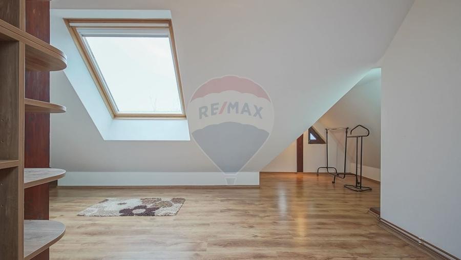 Apartament 3 camere pe două niveluri, cu parcare, Cartierul Toamnei - 13