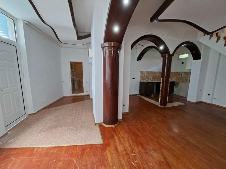 Piata Unirii, Calea Calarasilor, Hala Traian, PROPRIETAR, vand casa P+M, 4 cam. - 4