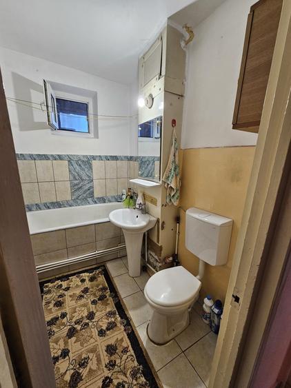 Apartament cu 3 camere decomandat în Exterior Vest