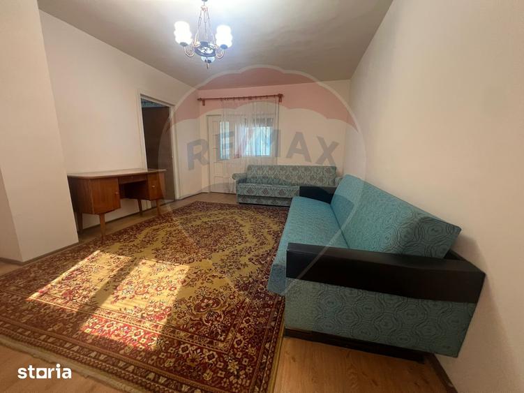 Casă cu 6 camere cu Teren 276 Mp în Păulești