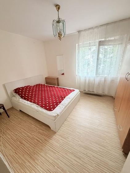 Apartament cu 3 camere semidecomandat în Cuza Vodă
