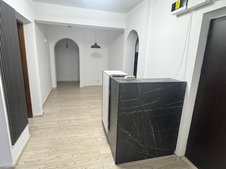 Apartament cu 4 camere decomandat în Primăverii