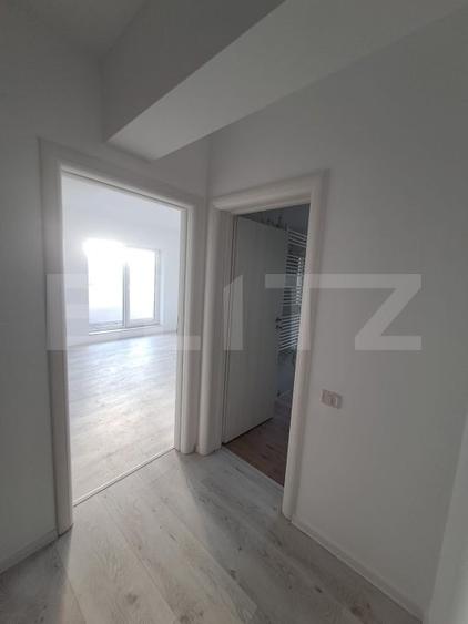 Apartament cu 3 camere decomandat în Tractorul
