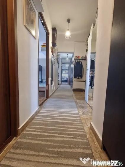 Apartament cu 4 camere semidecomandat în Central