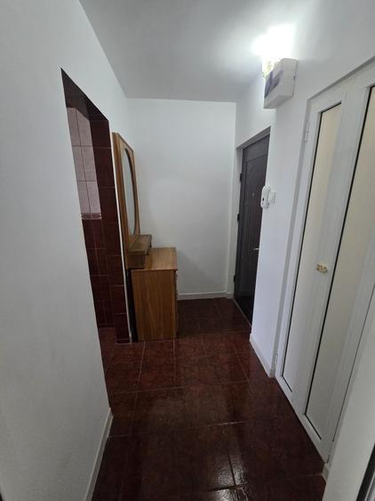 Apartament cu 2 camere semidecomandat în Sârbi