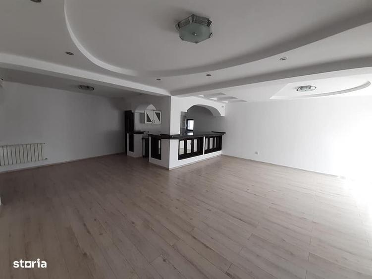 Casă cu 4 camere în Central