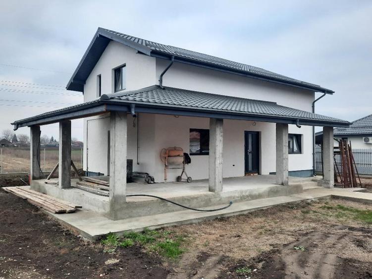 Casă individuală cu 5 camere cu Teren 550 Mp în Tărtășești