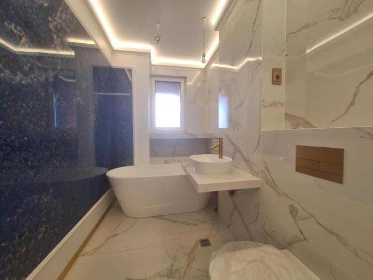 Penthouse cu 2 camere decomandat în Aradului