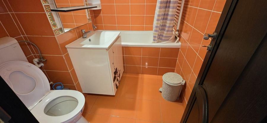 Apartament cu 2 camere decomandat, mobilat în Casa de Cultură