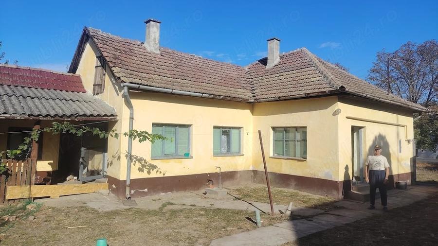 Casă cu 2 camere cu Teren 1700 Mp în Exterior Vest