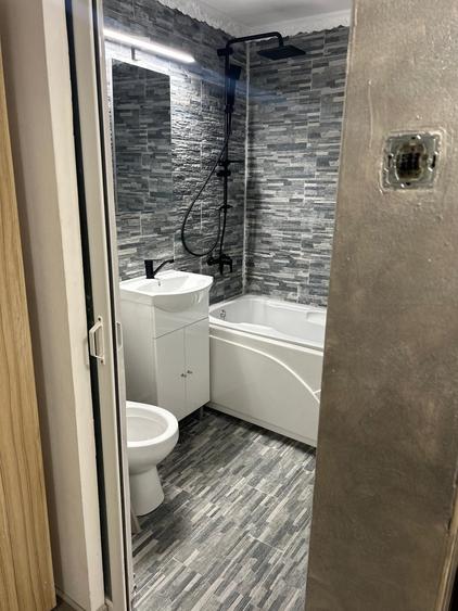 Apartament cu 2 camere semidecomandat în Galați
