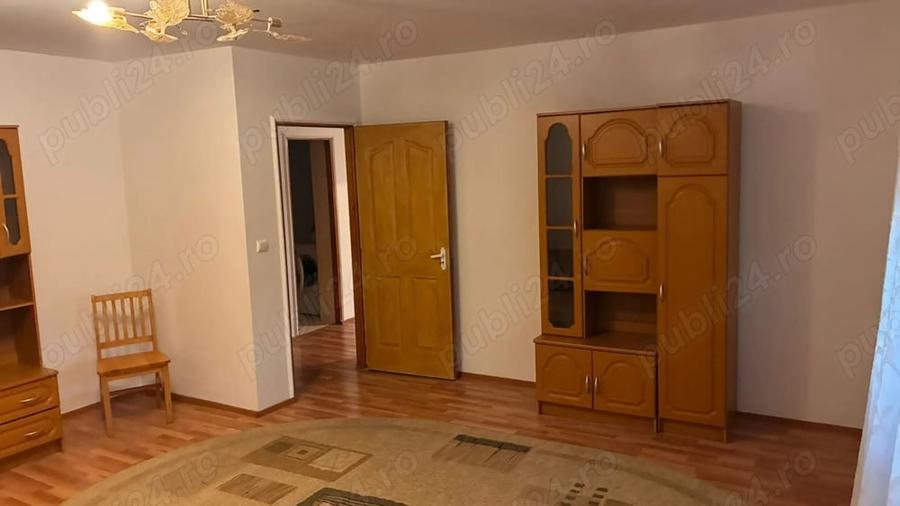 Apartament cu 4 camere semidecomandat în Vișan