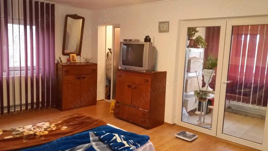 Casă cu Teren 1800 Mp în Grajduri