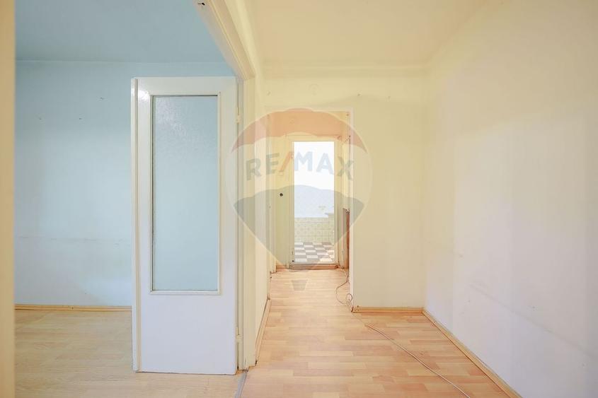Apartament cu 3 camere de vanzare, in zona Rogerius - 2