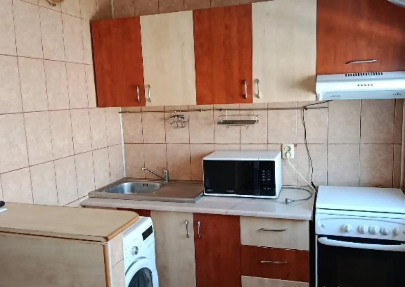 Garsoniera de inchiriat Sud, Strada Cozia Etaj 3 - 3