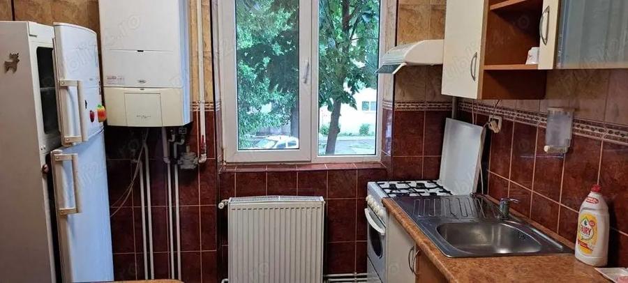 Proprietar. Vand apartament 3 camere et. 1 - 4