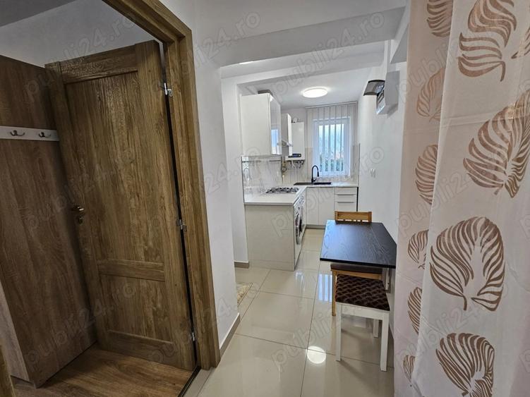 Inchiriez apartament Medias, total renovat si utilat - 1