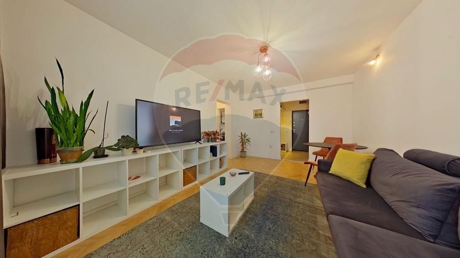 Apartament modern si luminos de închiriat - 1