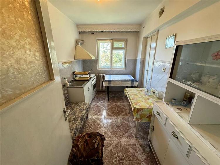 Apartament 3 camere, 1 boxa, zona Centrala , etaj 4 - 1