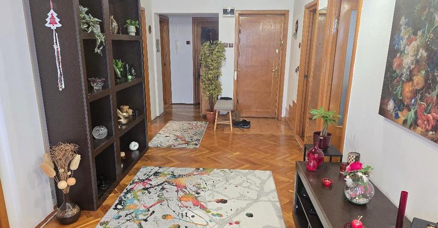 Vand apartament 3 cam. Deva, etaj 1, bloc din anul 2000, 157 mp, BOXA - 8