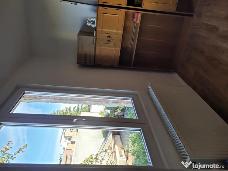 Apartament la curte, 13 septembrie - 1