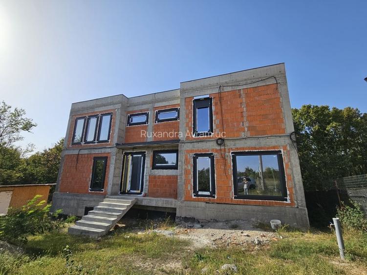 Casa Babana,  170mp + terase + subsol, inconjurata de padure, direct proprietar