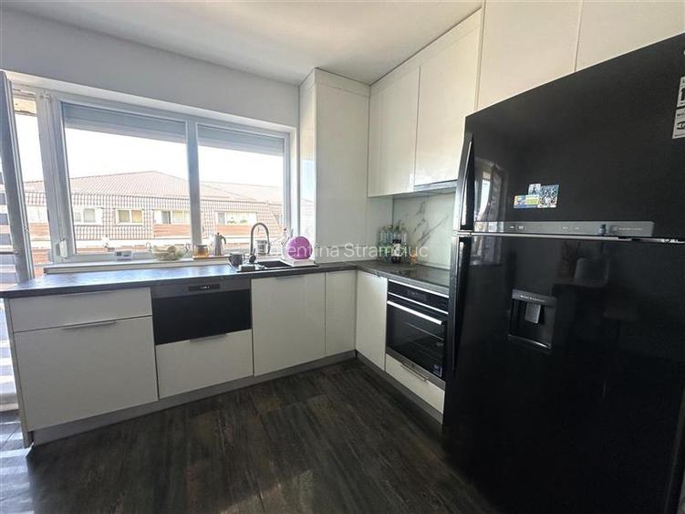 Apartament cu 2 camere semidecomandat în Sânpetru