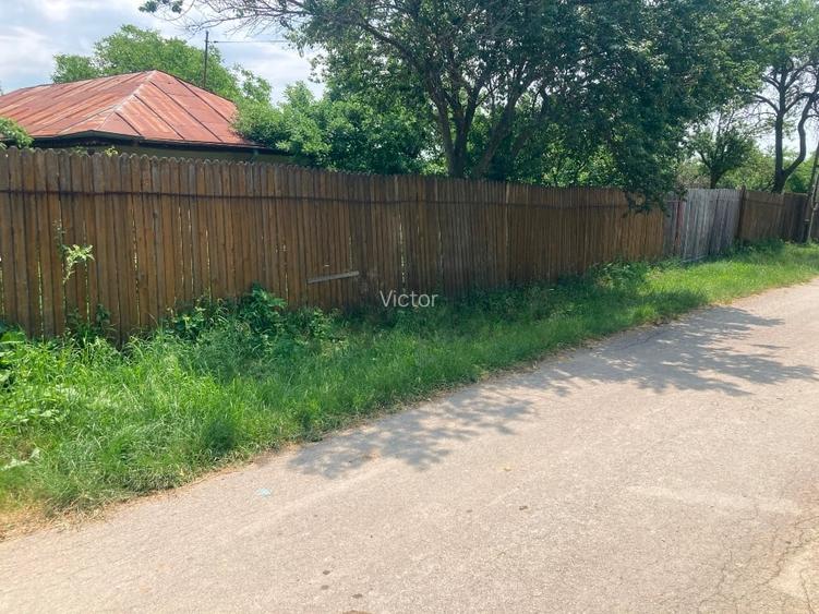 Vând teren intravilan cu casă locuibilă, Butimanu, Dâmbovița – 3.900 m²