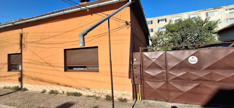 Vand casa la curte comuna zona Sega - 8