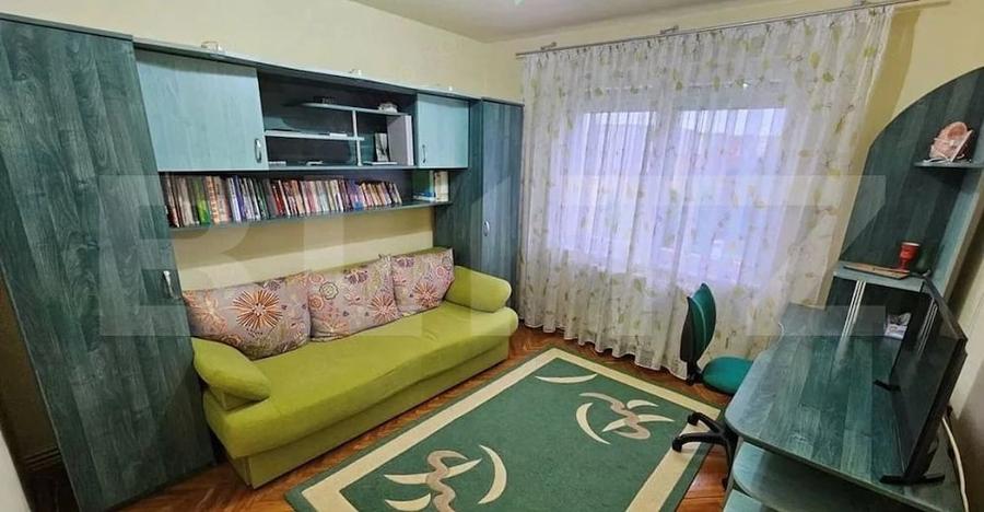Apartament cu 3 camere decomandat în Pandurilor