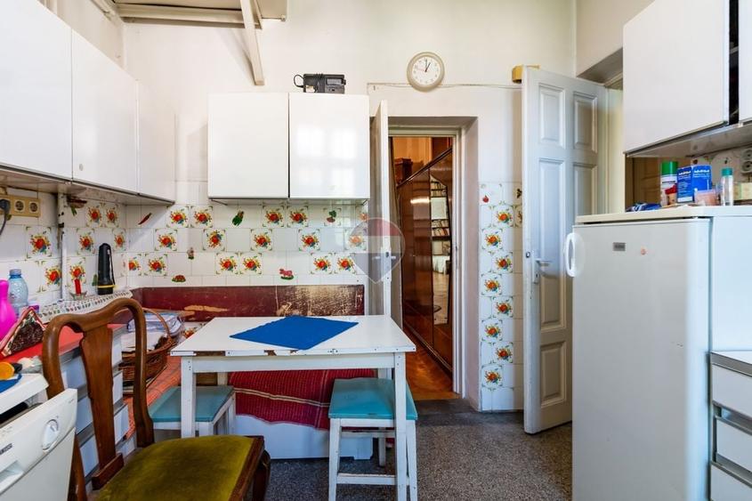 Casă individuală cu 7 camere cu Teren 241 Mp în Kiseleff