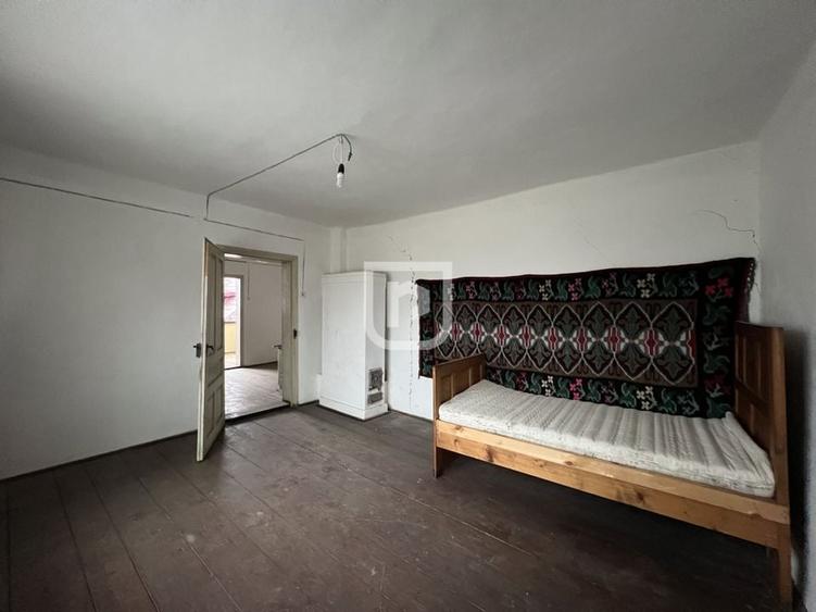 De vanzare casa, atelier fierarie, 4 anexe - 2507 mp in Manastirea Humorului - 2