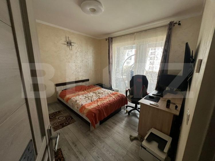 Apartament de vanzare, cu 3 camere, 92 mp, parcare, intermediar, zona VIVO - 2