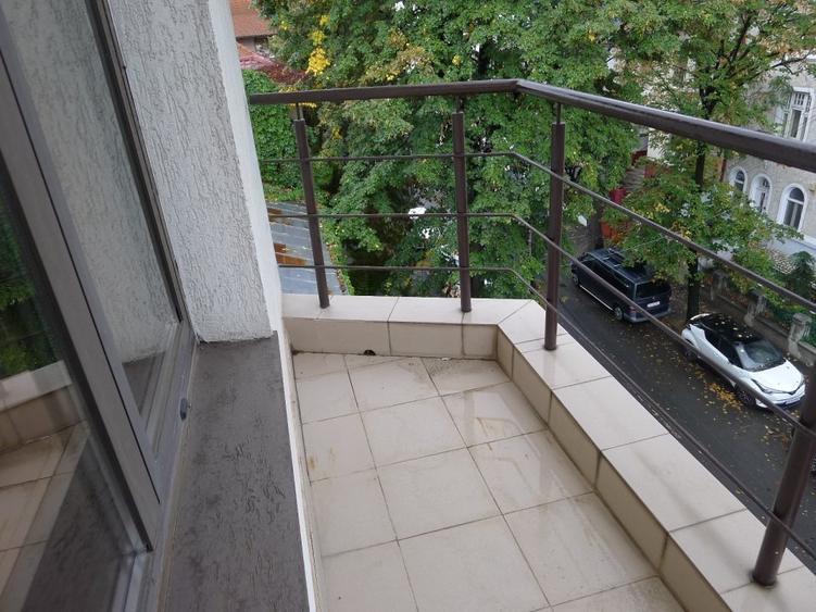 Inchiriere vila P+2+M cu 6 camere constructie 2008 ideal clinica stomatologica - 15