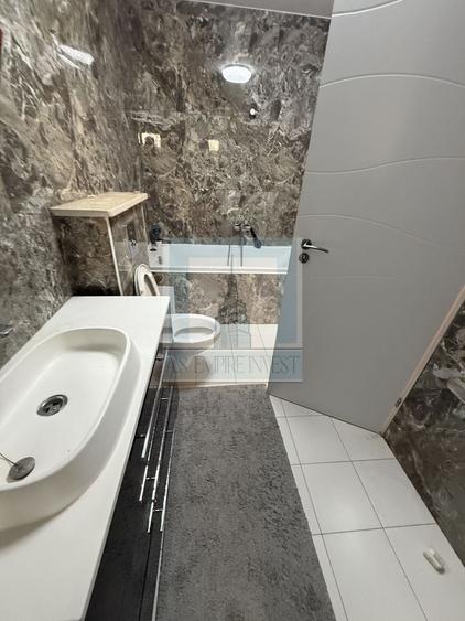 Casa 10 camere, 5 bai, 380 mp teren - zona Astra - 24