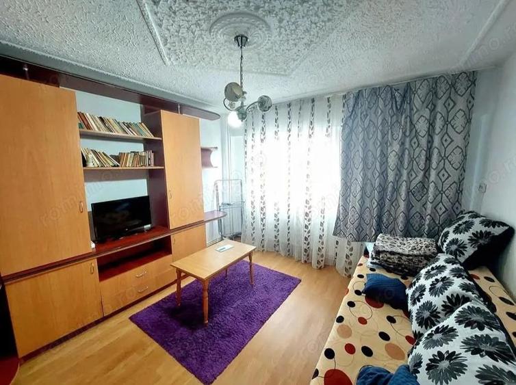 Garsoniera, 26 mp, etaj 3, mobilata-utilata, zona Brosteni