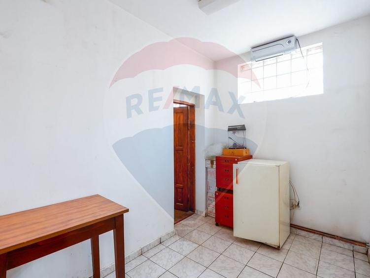 Casa cu destinatie de spatiu comercial, zona Episcopia - 15