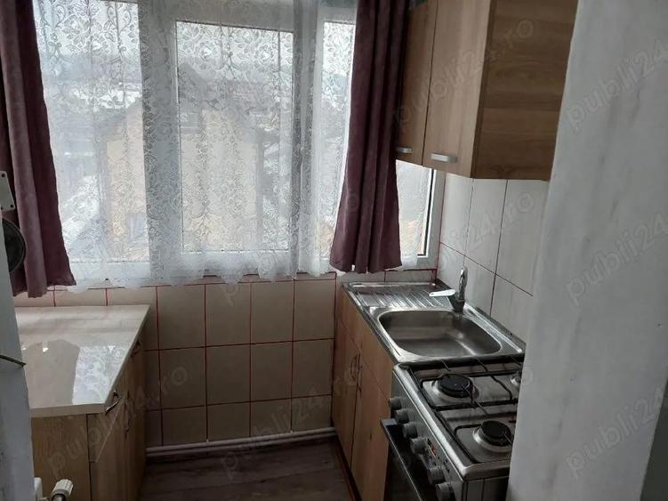 inchiriez apartament 2 camere,etaj 2 Mioveni zona A-uri - 2