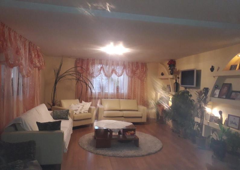 Casa / Vila ( D+P+E ) Zona Sfantu Ilie - Intrare - 9