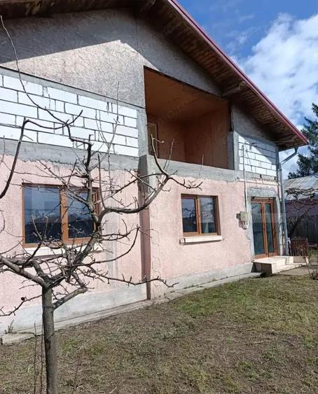Casa (la ro?u) + teren 2522 mp ideala pentru personalizare - Costestii Deal - 1